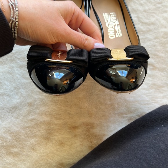 Ferragamo patent bow heels - Picture 9 of 9